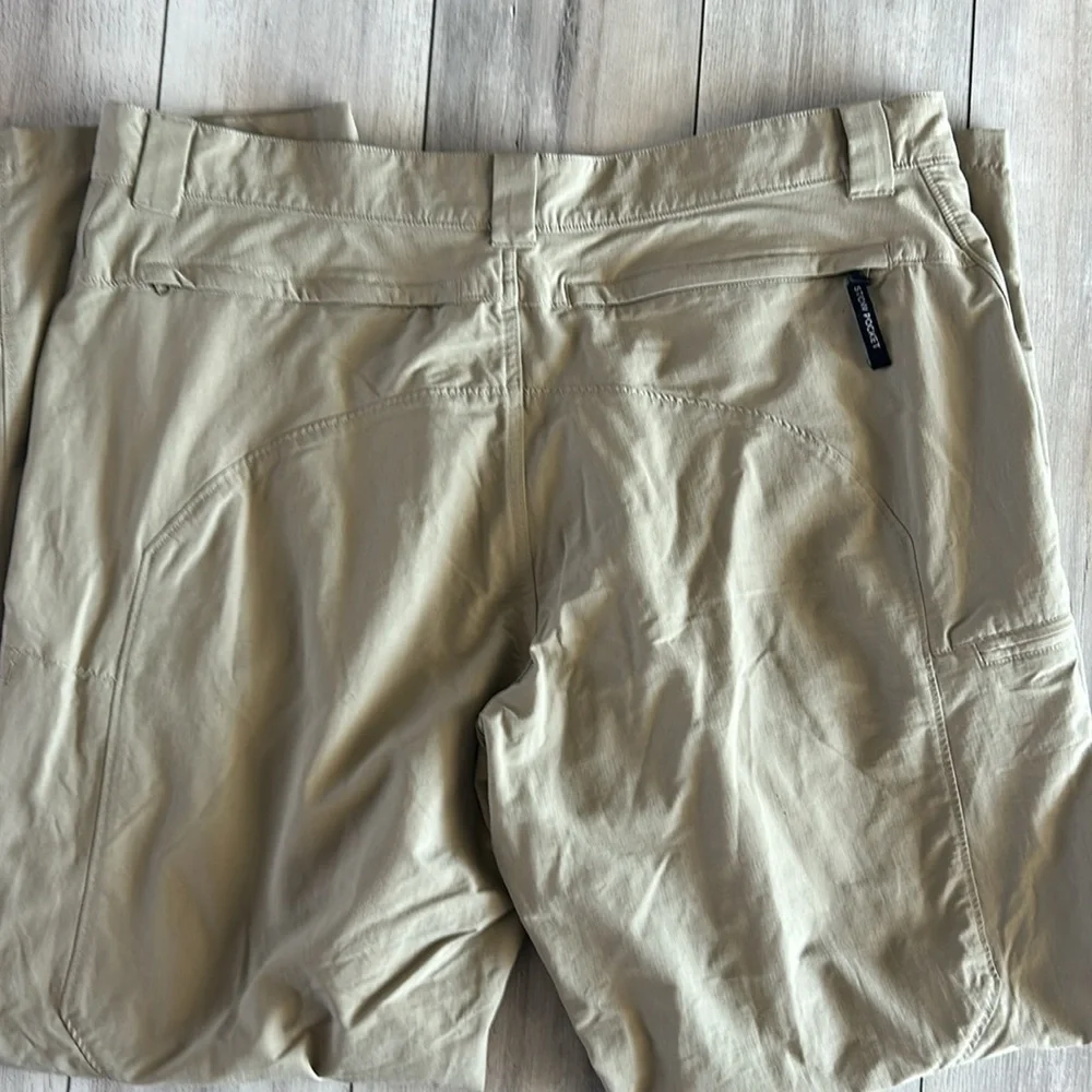 The North Face men's size 40 hiking outdoor pants